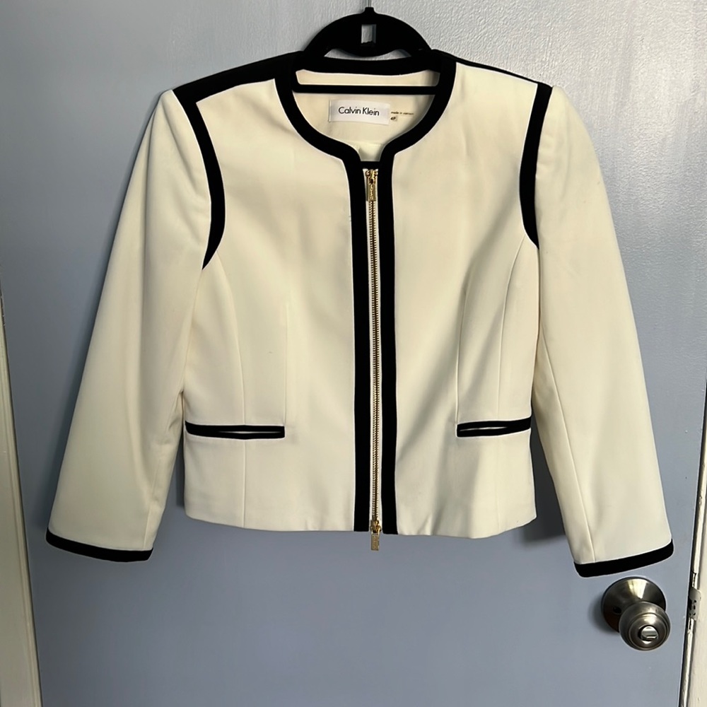 Calvin Klein Women’s Modern Blazer Off-white and Black